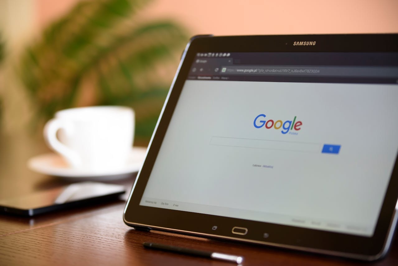 black-samsung-tablet-on-google-page