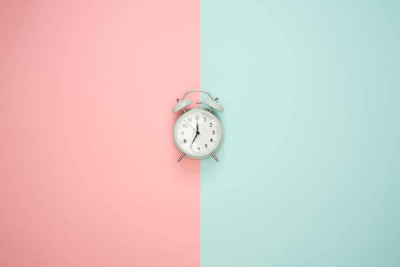 clock in contrasting color 
